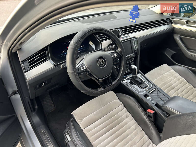 Универсал Volkswagen Passat 2015 в Киеве