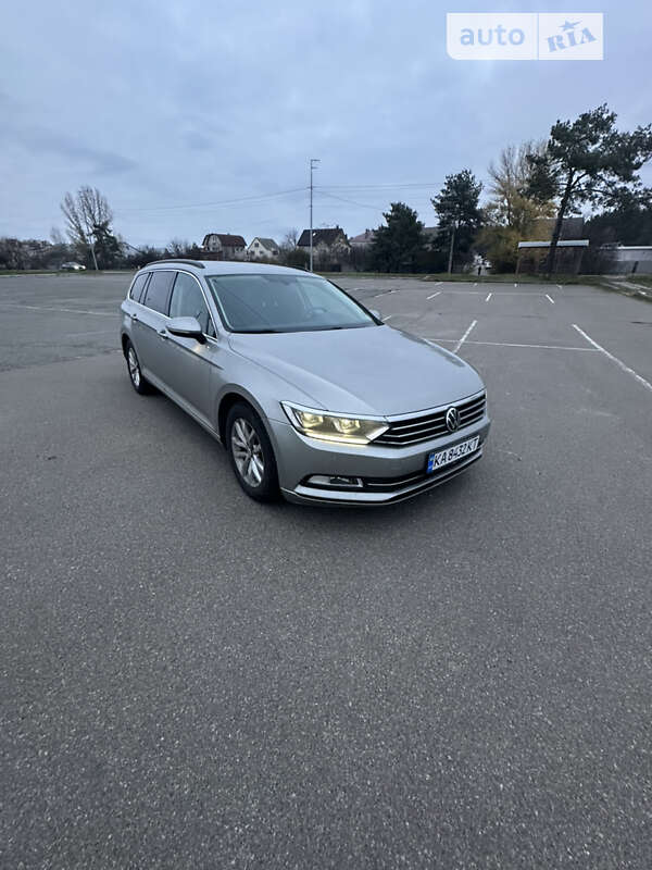 Универсал Volkswagen Passat 2017 в Киеве