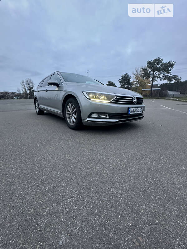 Универсал Volkswagen Passat 2017 в Киеве