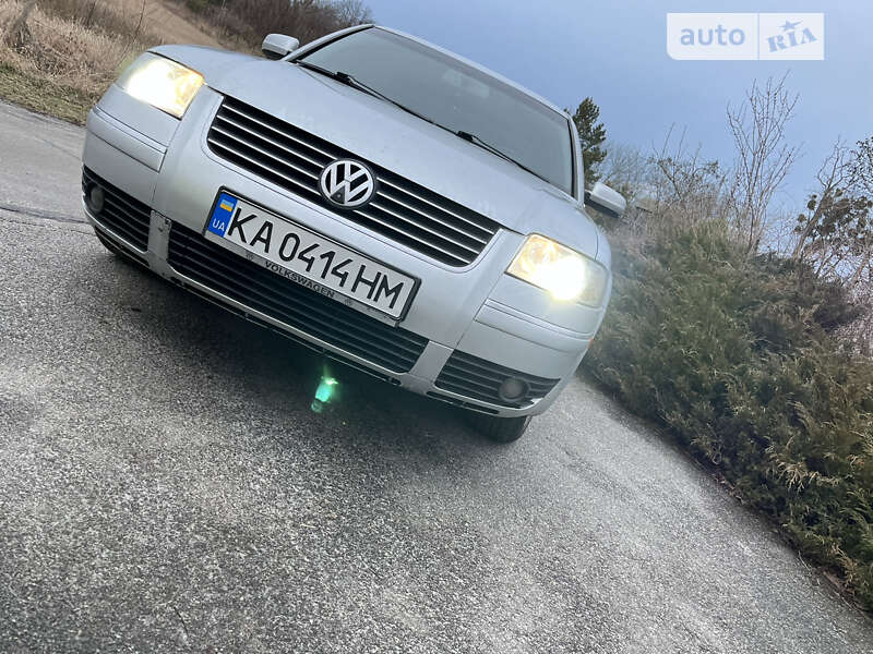 Седан Volkswagen Passat 2001 в Киеве