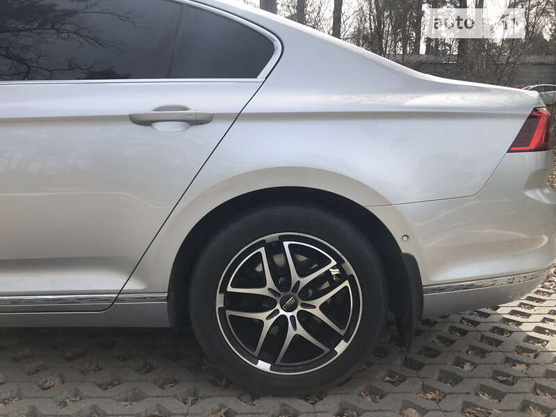 Седан Volkswagen Passat 2015 в Буче