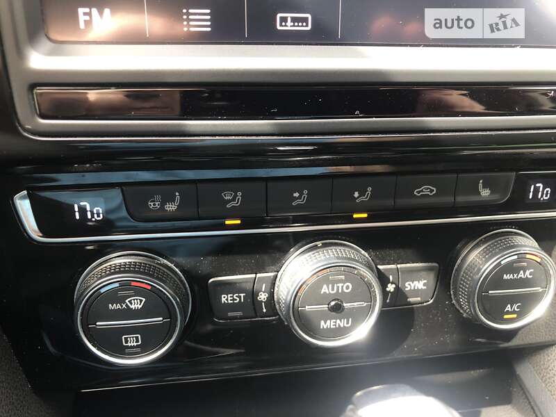 Седан Volkswagen Passat 2015 в Буче