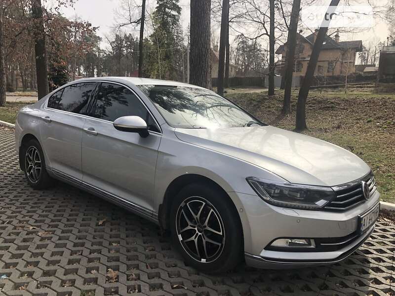 Седан Volkswagen Passat 2015 в Буче