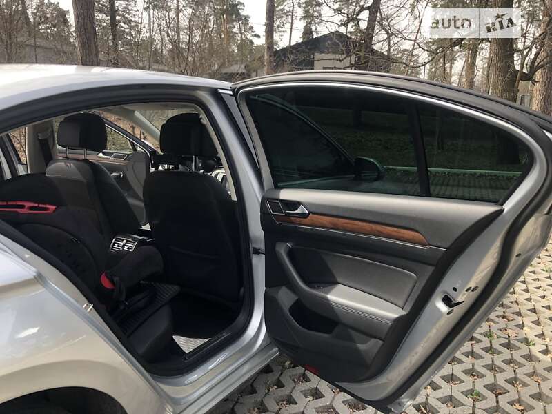 Седан Volkswagen Passat 2015 в Буче