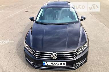 Седан Volkswagen Passat 2016 в Киеве