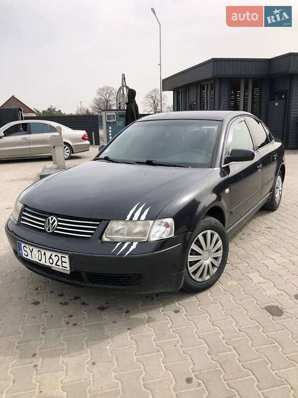 Седан Volkswagen Passat 1999 в Рокитному