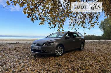 Універсал Volkswagen Passat 2011 в Києві