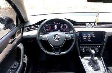 Седан Volkswagen Passat 2015 в Миргороді