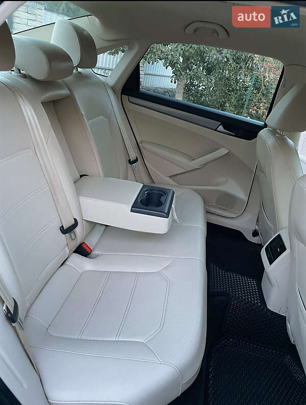 Седан Volkswagen Passat 2014 в Деражне