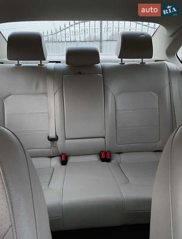 Седан Volkswagen Passat 2014 в Деражне