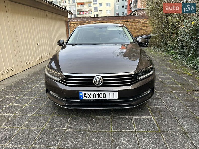 Седан Volkswagen Passat 2015 в Львове