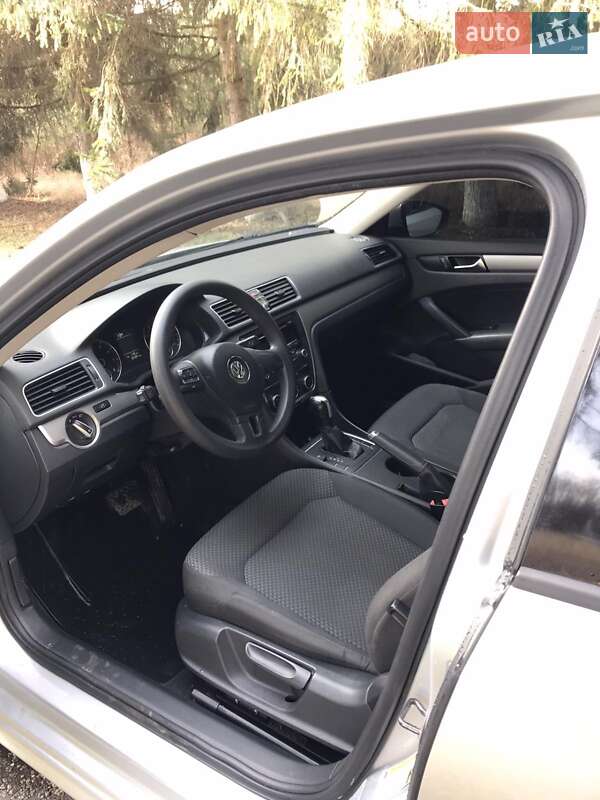 Седан Volkswagen Passat 2011 в Любаре