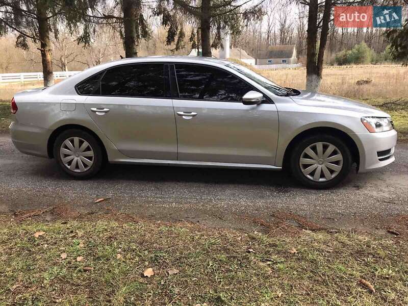 Седан Volkswagen Passat 2011 в Любаре