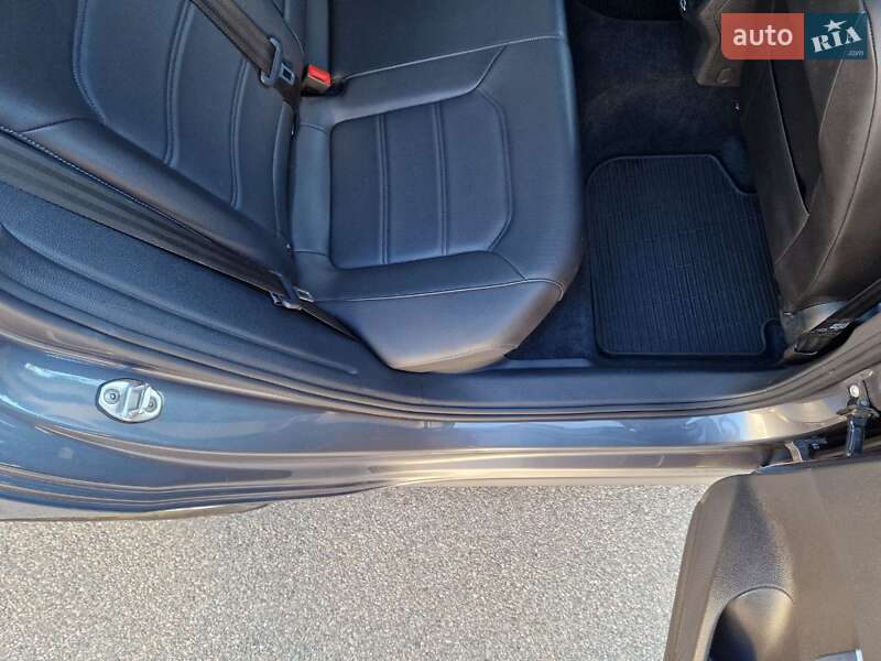 Седан Volkswagen Passat 2020 в Киеве