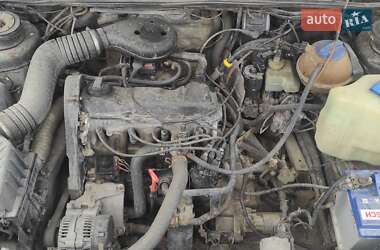 Седан Volkswagen Passat 1995 в Львове