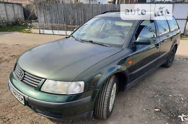 Універсал Volkswagen Passat 1998 в Києві