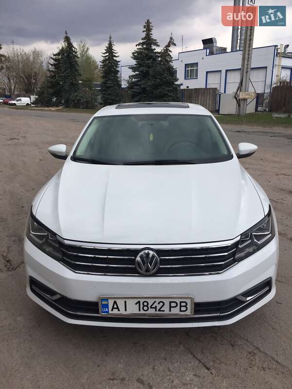 Седан Volkswagen Passat 2016 в Киеве