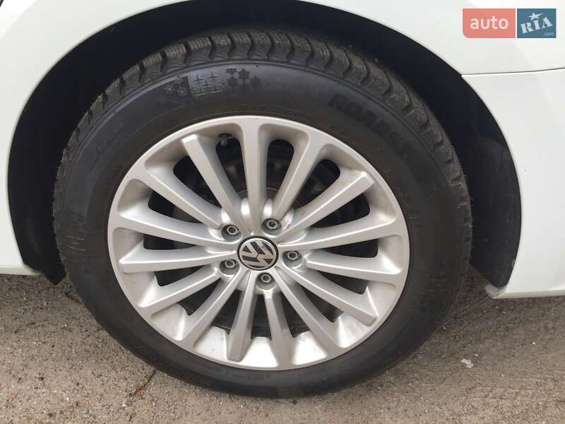 Седан Volkswagen Passat 2016 в Киеве