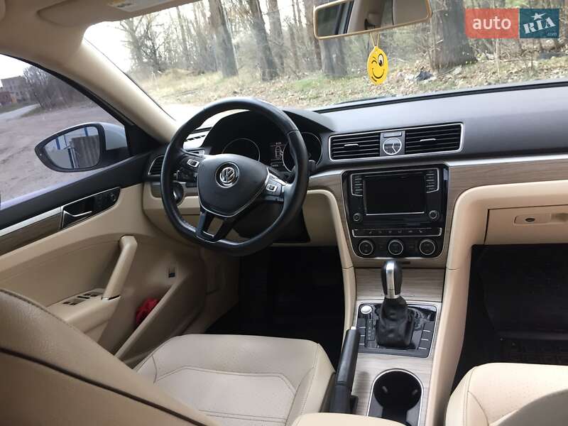 Седан Volkswagen Passat 2016 в Киеве