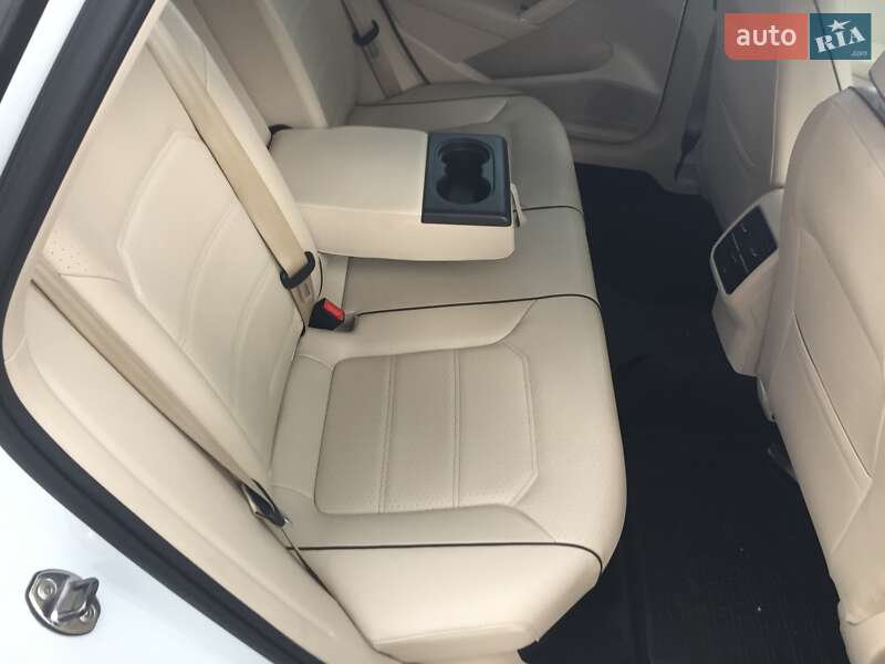 Седан Volkswagen Passat 2016 в Киеве