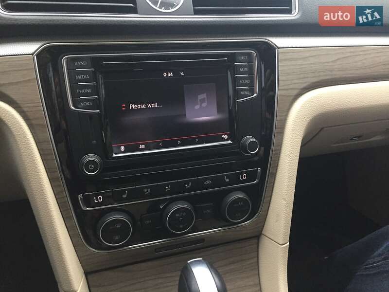 Седан Volkswagen Passat 2016 в Киеве