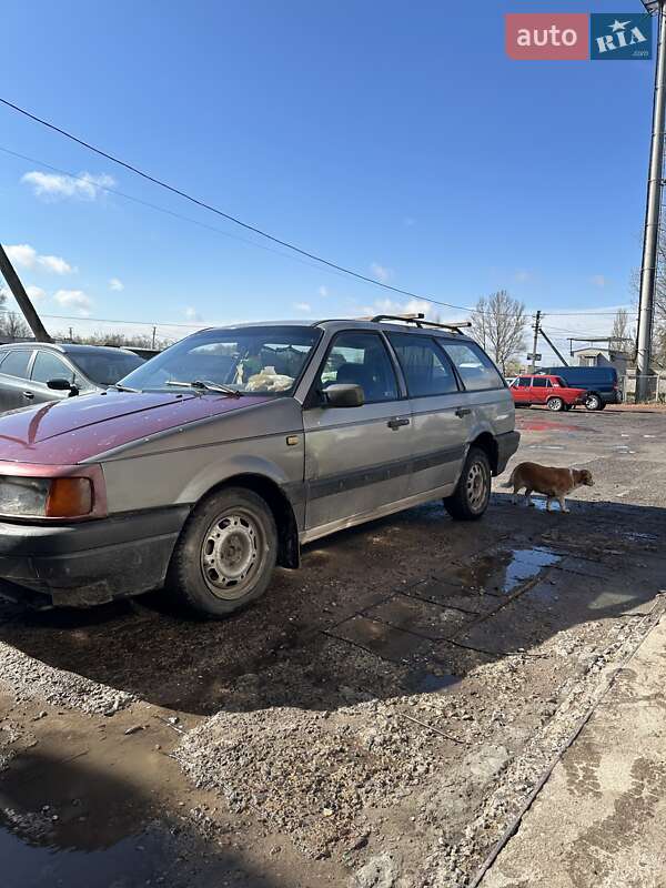 Універсал Volkswagen Passat 1990 в Нововолинську
