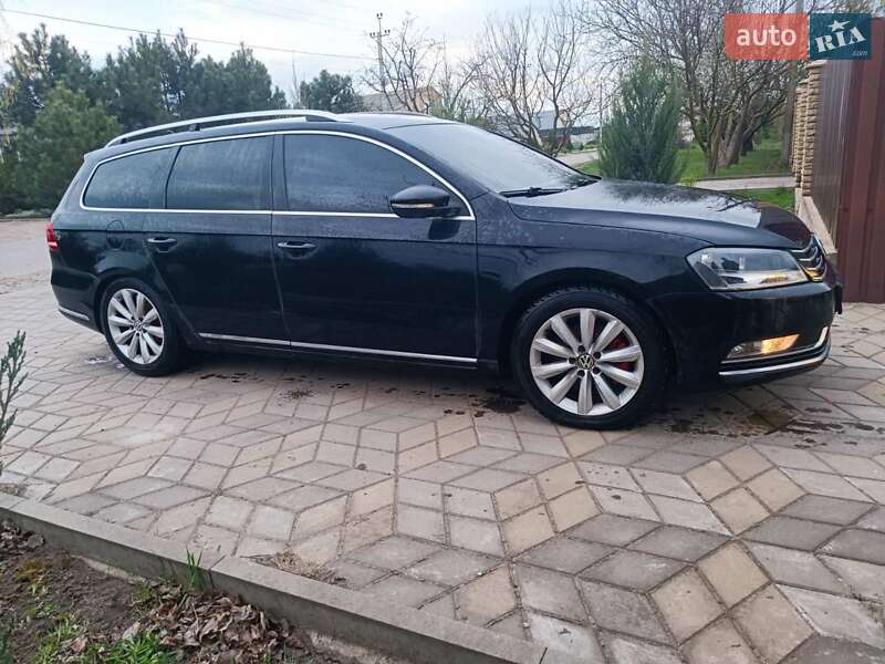 Универсал Volkswagen Passat 2012 в Новониколаевке