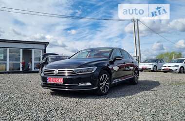 Седан Volkswagen Passat 2019 в Львове