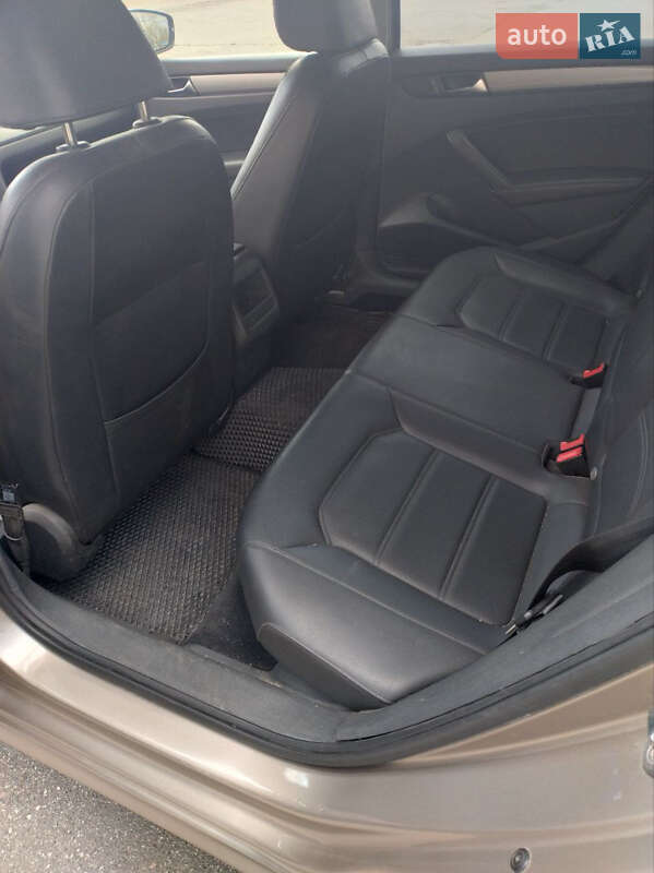 Седан Volkswagen Passat 2014 в Києві фото 13 Седан Volkswagen Passat 2014 в Києві
