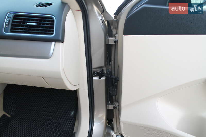 Седан Volkswagen Passat 2015 в Козове