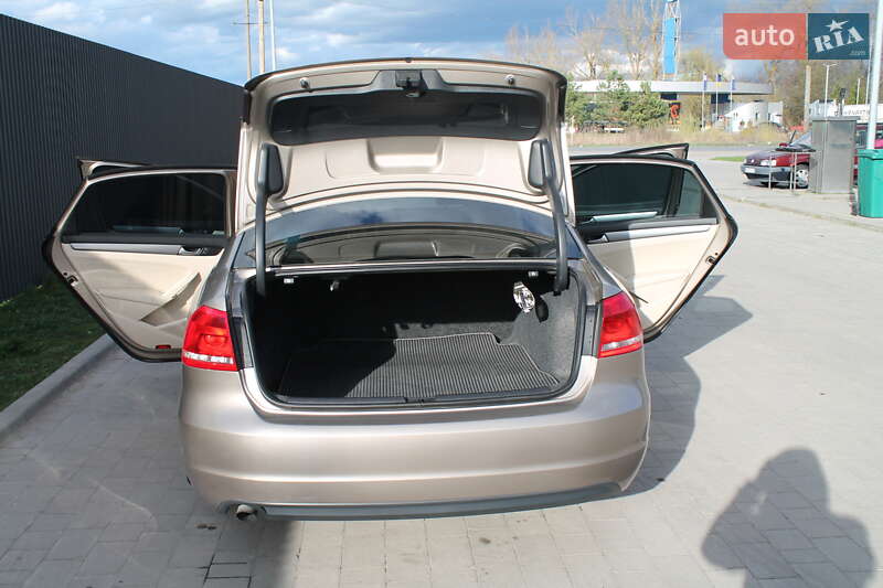 Седан Volkswagen Passat 2015 в Козове