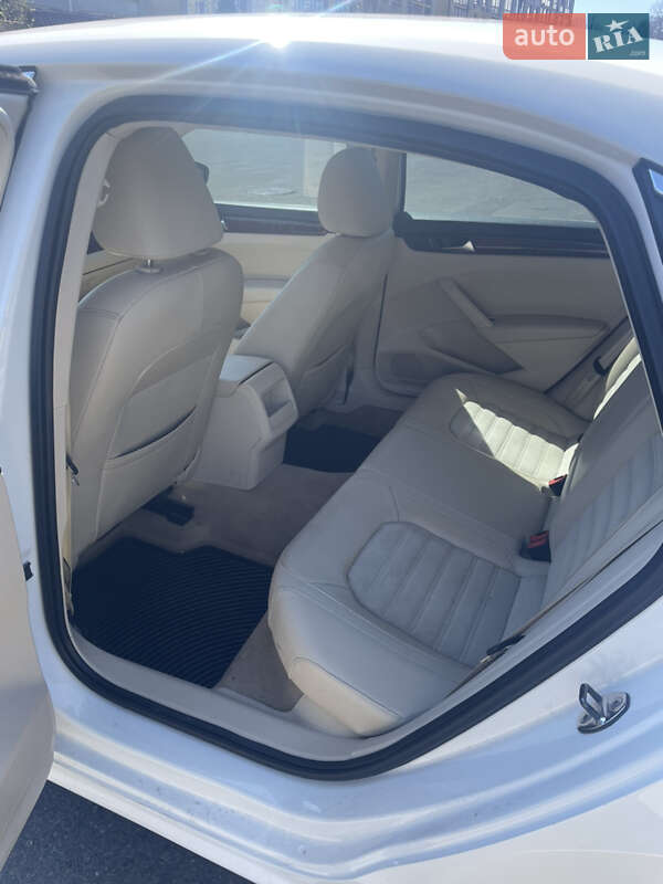 Седан Volkswagen Passat 2012 в Одессе