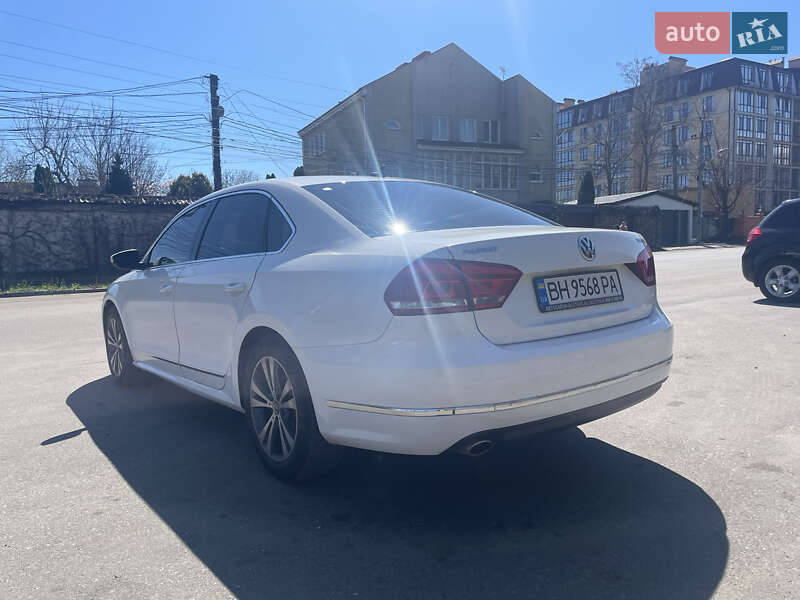 Седан Volkswagen Passat 2012 в Одессе
