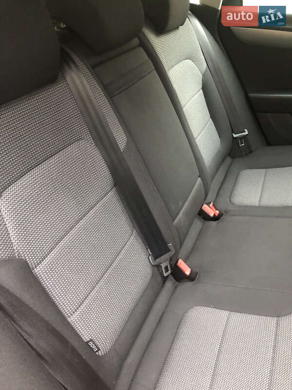 Универсал Volkswagen Passat 2013 в Киеве