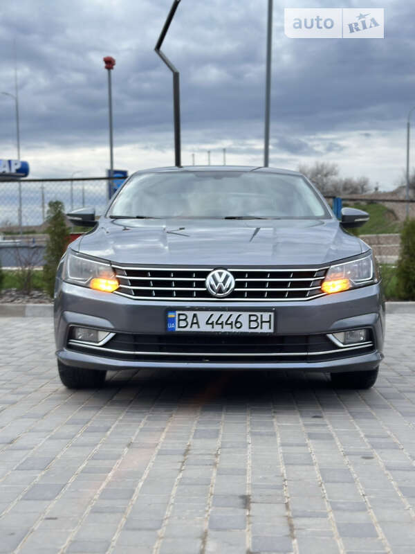 Седан Volkswagen Passat 2016 в Кропивницком