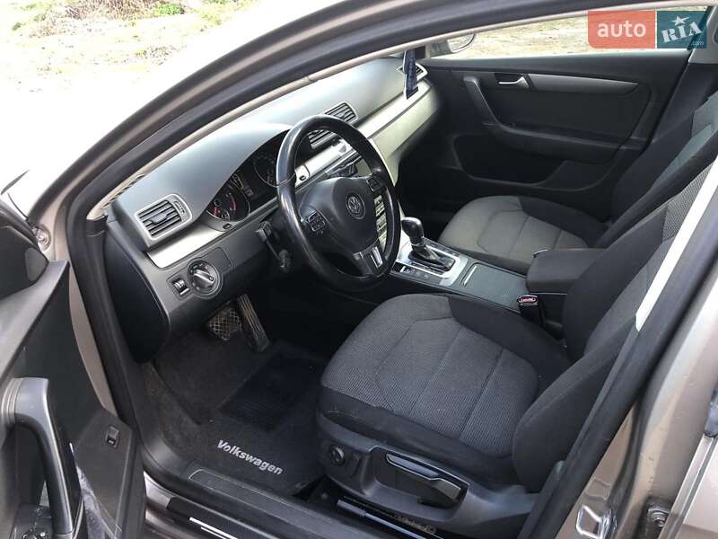 Универсал Volkswagen Passat 2011 в Ружине