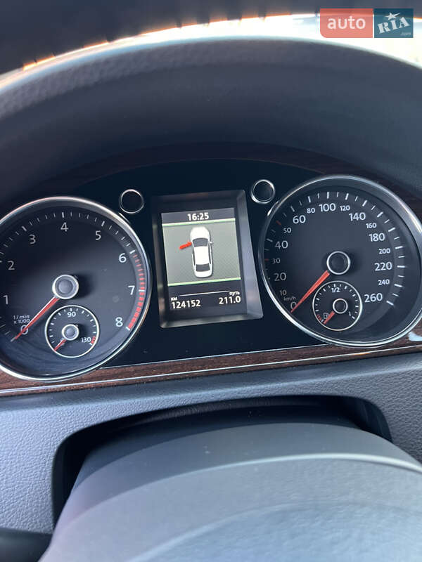 Седан Volkswagen Passat 2012 в Днепре