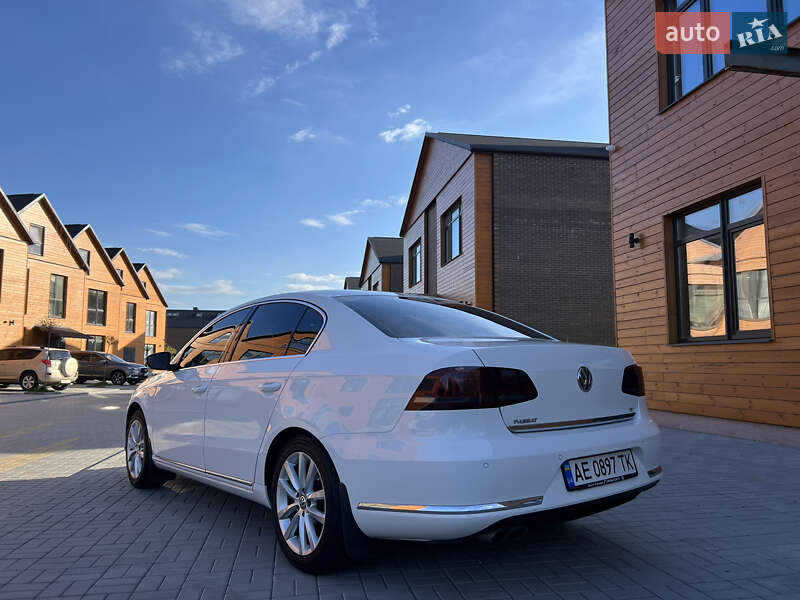 Седан Volkswagen Passat 2012 в Днепре