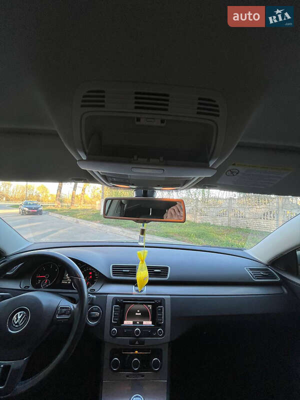 Универсал Volkswagen Passat 2011 в Звягеле