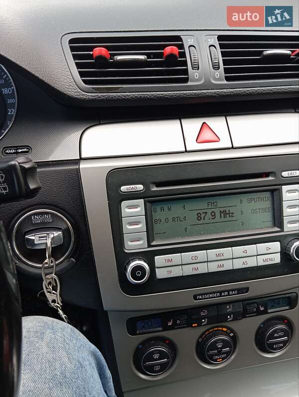 Універсал Volkswagen Passat 2006 в Зарічному