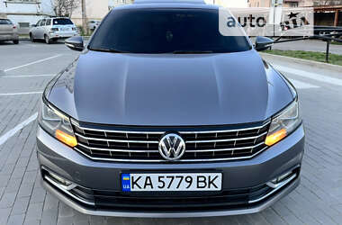 Седан Volkswagen Passat 2017 в Одессе