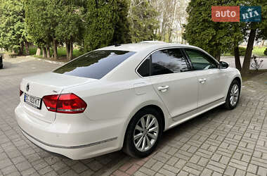 Седан Volkswagen Passat 2011 в Львове