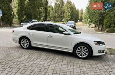 Седан Volkswagen Passat 2011 в Львове