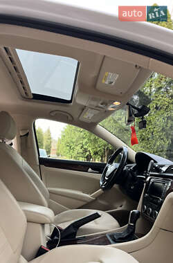 Седан Volkswagen Passat 2011 в Львове
