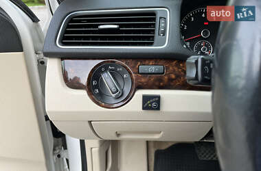Седан Volkswagen Passat 2011 в Львове