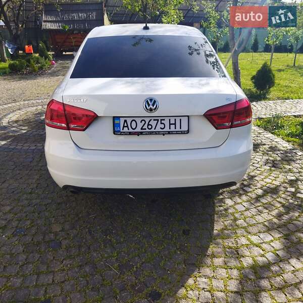 Седан Volkswagen Passat 2012 в Іршаві