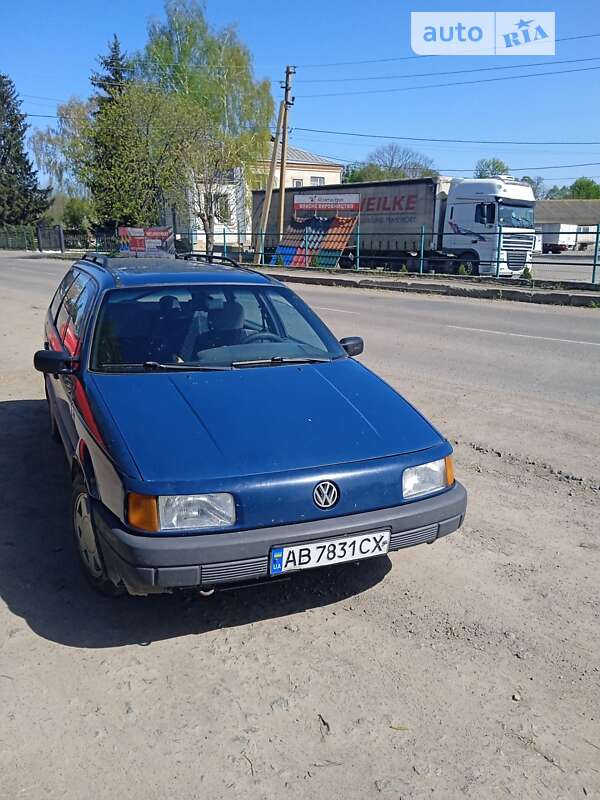 Універсал Volkswagen Passat 1989 в Тростянці