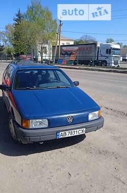 Универсал Volkswagen Passat 1989 в Тростянце