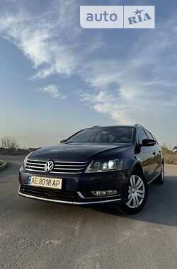 Універсал Volkswagen Passat 2011 в Дніпрі