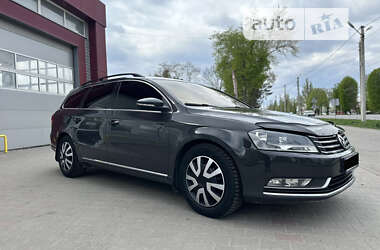 Універсал Volkswagen Passat 2011 в Хмельницькому